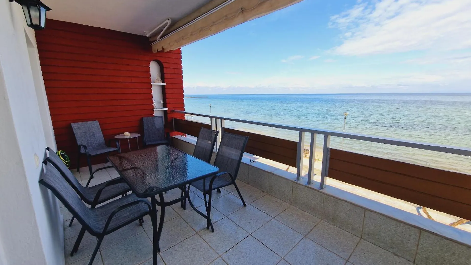 Viktoria Sea View Apartment Peraía